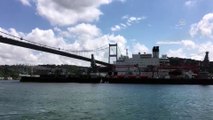 Dünyanın en büyük inşaat gemisi İstanbul Boğazı'ndan geçiyor (2) - İSTANBUL