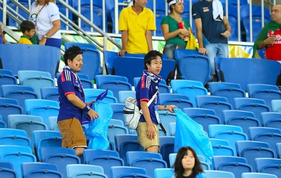 Dünya Kupasında Tarihi Zaferlerinin Ardından Japon Taraftarlarının Stadı Temizlemesi, Gönülleri Fethetti