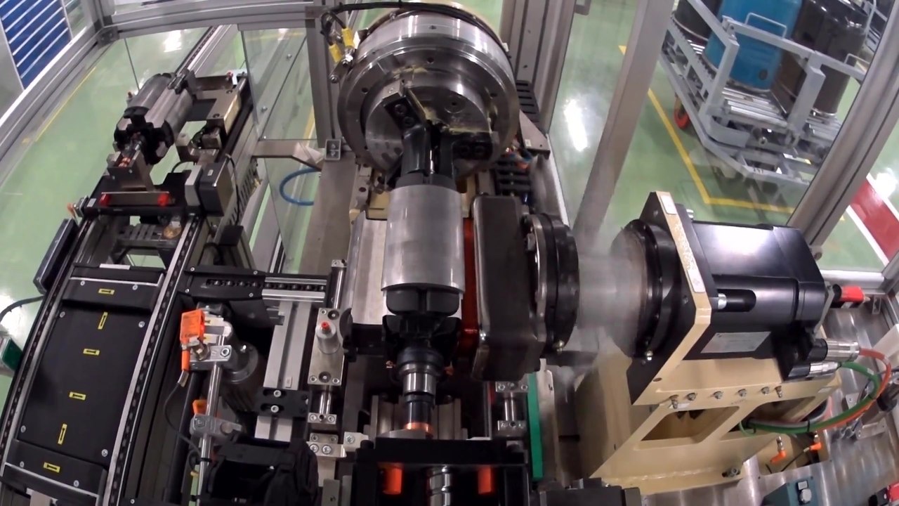 R240 electric motor manufacturing at the Renault Cléon plant - Rotor