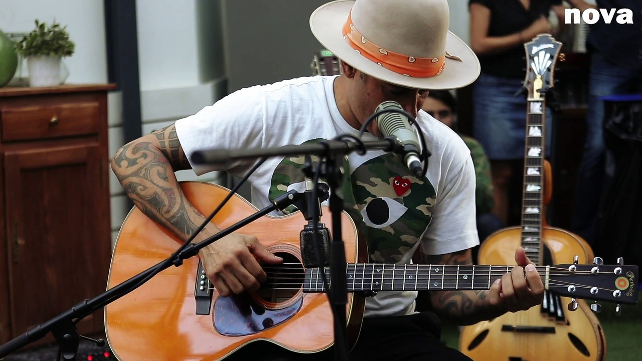 Ben Harper - With my Own Two Hands | Live Plus Près De Toi