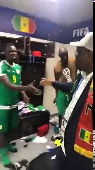 ( Video ) -  Macky Sall dans l'intimité des Lions au rythme de la danse "Kon Yes"