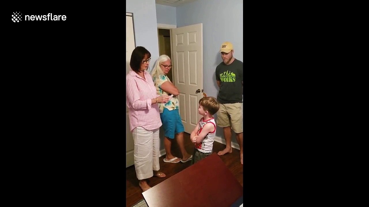 Parents-to-be send son on scavenger hunt for baby gender reveal