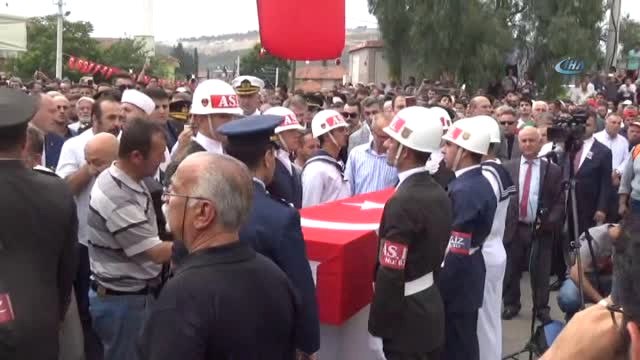 Şehidin Cenazesi Katılan Şehit Yakını: Şehidim Selam Söyle Kardeşim. Hakkari Çukurca'da Şehit...