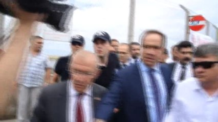 Ordu-Giresun Havaalanı'nda Kılıçdaroğlu'nu Bekleyen Taksiciler ile Polis Arasında Gerginlik