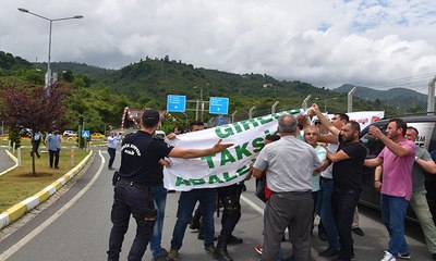 Taksiciler ile polis arasında gerginlik