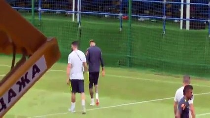 Coup dur pour la sélection brésilienne : Neymar blessé, il quitte le stade en pleine séance d’entraînement ! (Vidéo)