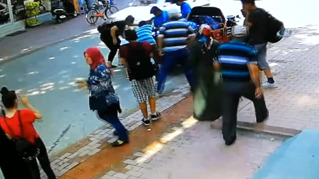 Yolun Karşısına Geçmek İsterken Motosikletin Altında Böyle Kaldı