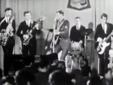 Johnny Hallyday en Révérence - 'Tête de Bois et Tendres Années' du 13 janvier 1965 : Un Instant Magique dans l'Histoire Musicale !
