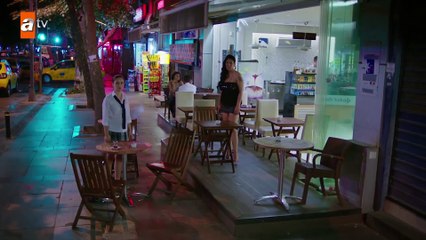 Sokakta yalnız başına kalan Songül! - Kırgın Çiçekler 10.Bölüm