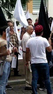بخش زنده تظاهرات افغان ها مقابل سفارت پاکستان شهر فرانکفورت آلمان.Afghans Demonstration against Pakistani ISI dirty politics towards Pashtuns in Pakistan and A