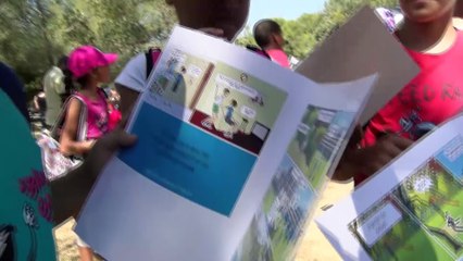 Citoyenneté à Martigues: les enfants présentent leur BD sur l'égalité homme-femme