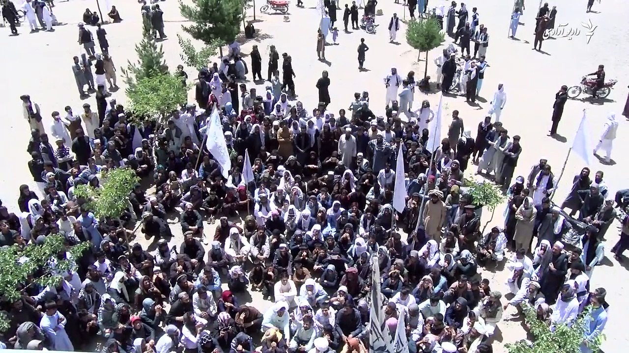آتش‌بس؛ عید با طالبان در نزدیک زادگاه محمد اشرف غنیطالبان در ولایت لوگر می‌گویند، برای تمدید آتش‌بس منتظر دستور ملا هبت‌الله رهبر شان اند.به‌گفته مسئول نظامی