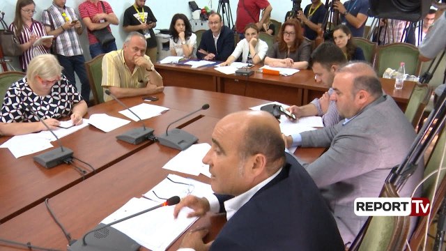 Report Tv - Deputeti Vullnet Sinaj: Edhe ne kemi pasur refugjatë, na ka hapur dyert Italia