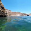 Una piscina naturale collegata al mare aperto da un grotta scavata nella roccia...un luogo unico in cui tuffarsi sull'isola di Gozo.