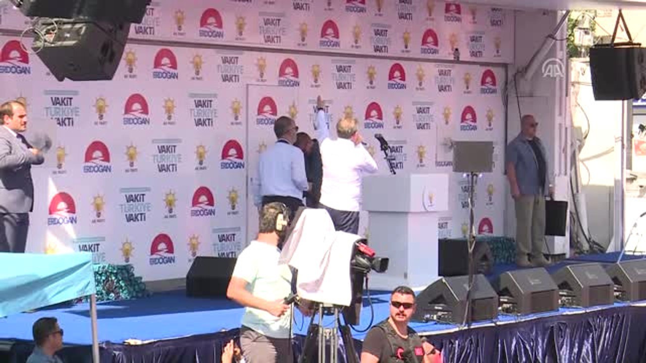 Cumhurbaşkanı Erdoğan, Türkçe-Kürtçe Seçim Şarkısına Tempo Tuttu (2)