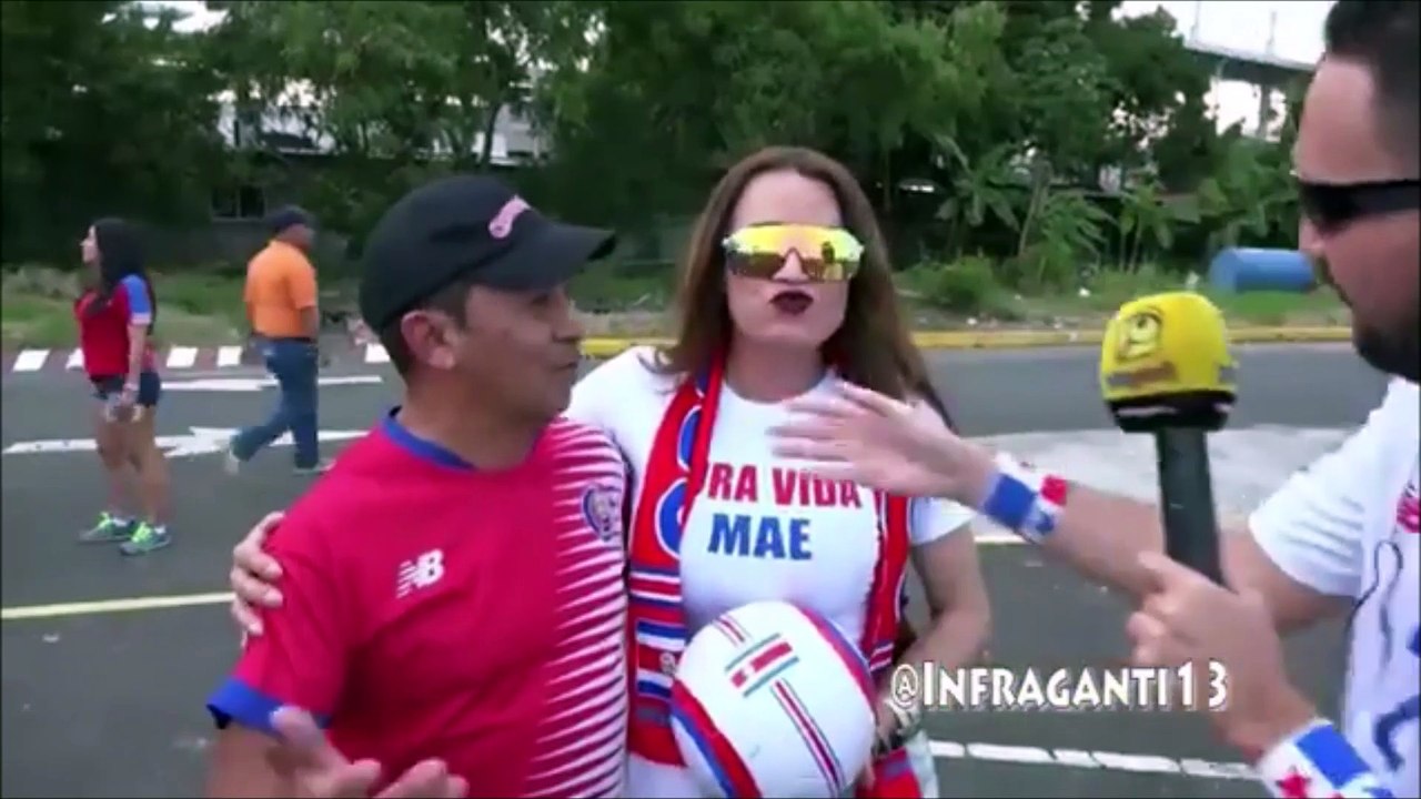 Un journaliste piège des supporters en leur faisant embrasser cette bimbo devant la caméra