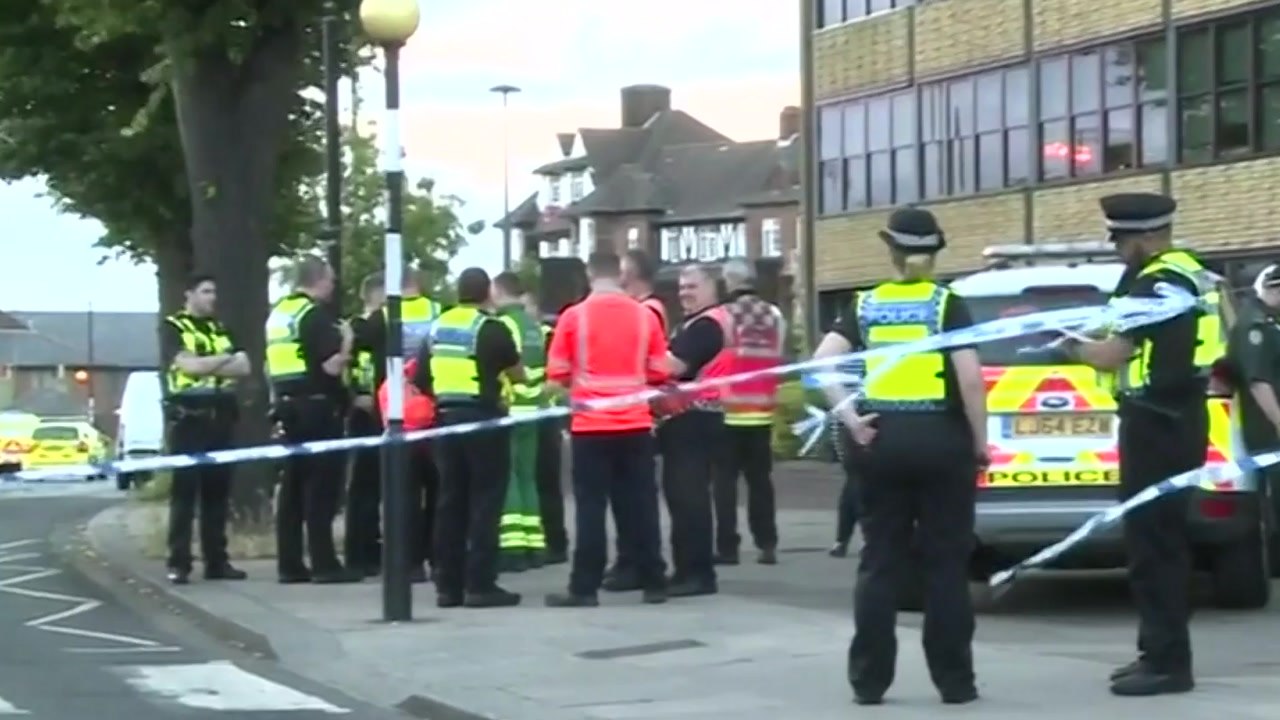 런던 지하철역 배터리 폭발 연루 20대 체포 / YTN