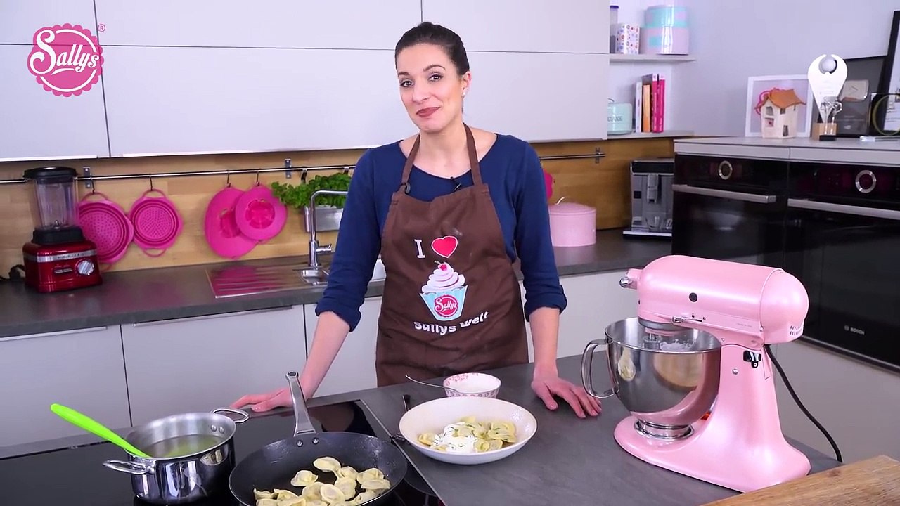 Pelmeni – russische, gefüllte teigtaschen / пельмени