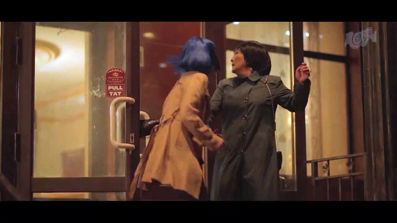 "Эр хүн болгож өгөөч" МУСК Өлзий насаараа төрд удирдах албан тушаал хашиж байсан нэгэн. Эхнэр ганц хүүгийн хамт амьдардаг чинээлэг айл. Гэвч ганц хүүгээ АНУ-д