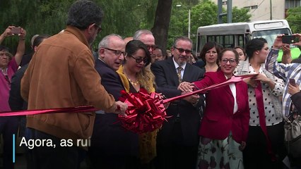 Um templo asteca em uma cidade moderna