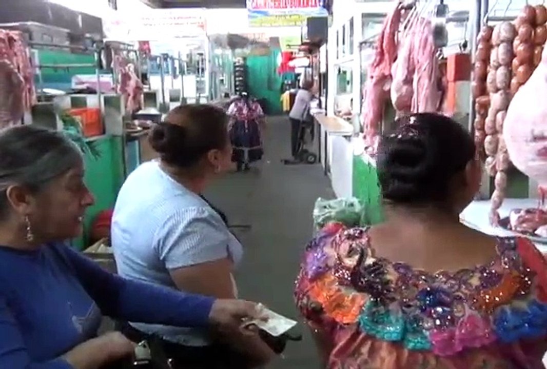 Pobladores advierten sobre banda de ladrones en el mercado La Democracia, Quetzaltenango