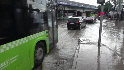 Kocaeli'de Yağmur Su Baskınlarına Neden Oldu