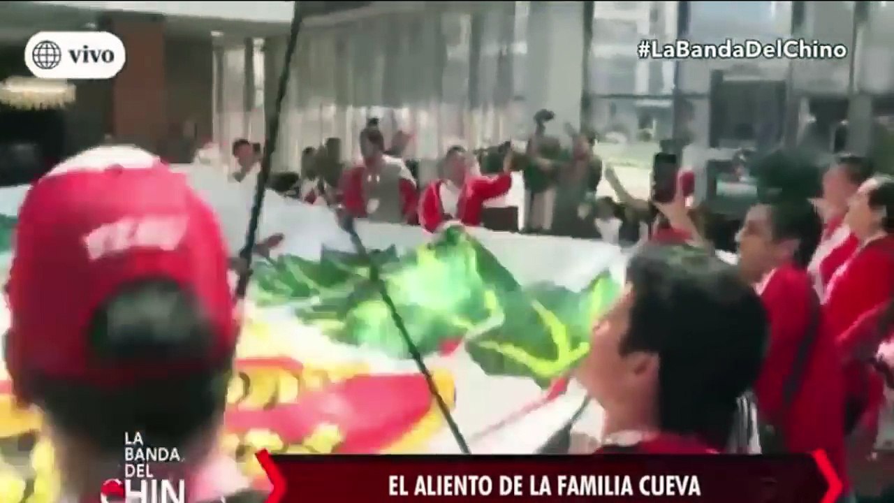 LUIS ADVINCULA GOMEA A CRHISTIAN CUEVA LUEGO DE HABERSE FALLADO EL PENAL ANTE DINAMARCA- GENTE APOYA