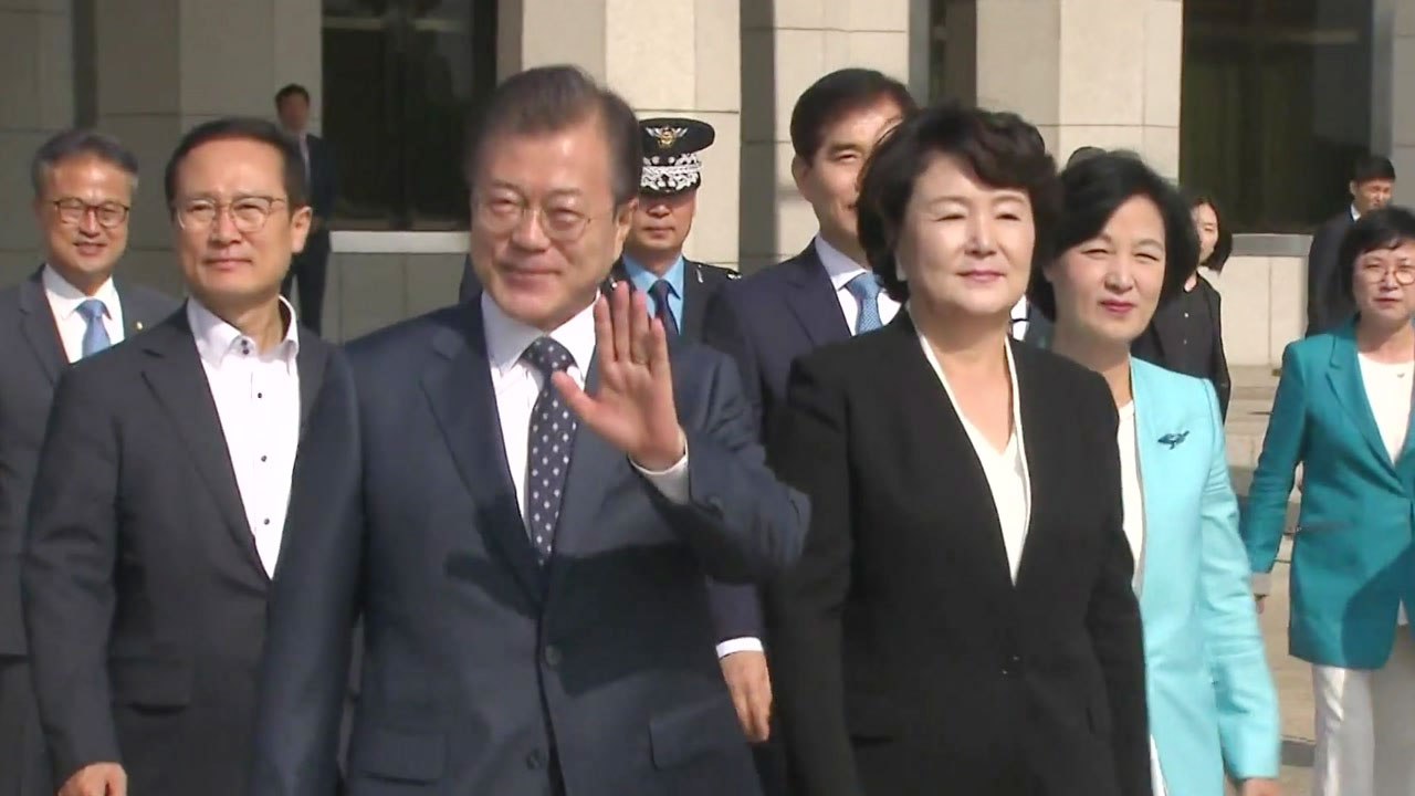 문재인 대통령, 러시아 국빈 방문 위해 출국 / YTN