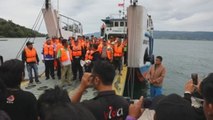 Lucha contra el tiempo en el rescate de 186 pasajeros tras un naufragio en Sumatra