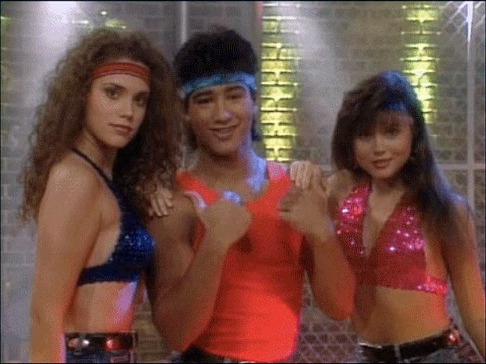 Saved By The Bell Fashion Moments, The Best Crop Tops From The '90s Sitcom