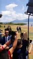 Arrijnë në Maqedoni kryeministrat Zaev dhe Cipras, pas nënshkrimit të marrëveshjes për emrin në Greqi