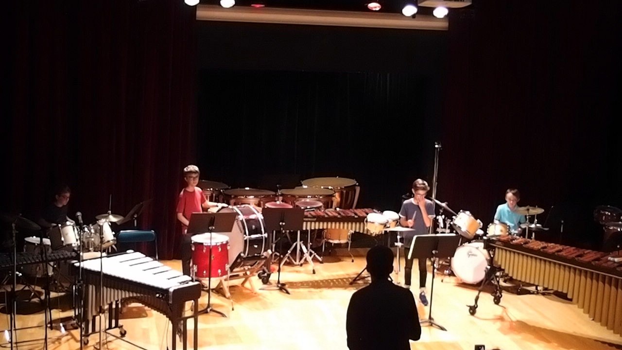 Duo de batterie, CAIXA