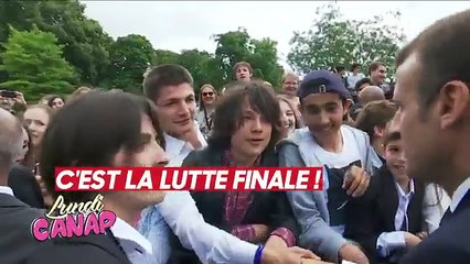 Un adolescent se fait sèchement recadrer par Emmanuel Macron