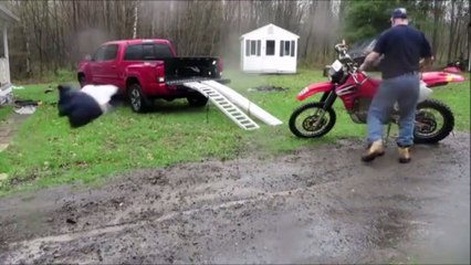 Voici comment NE PAS charger une moto dans un pick-up