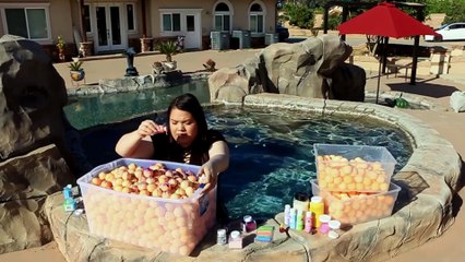 1000+ BATH BOMBS CHALLENGE! I Put 1000 Bath Bombs In My Jacuzzi