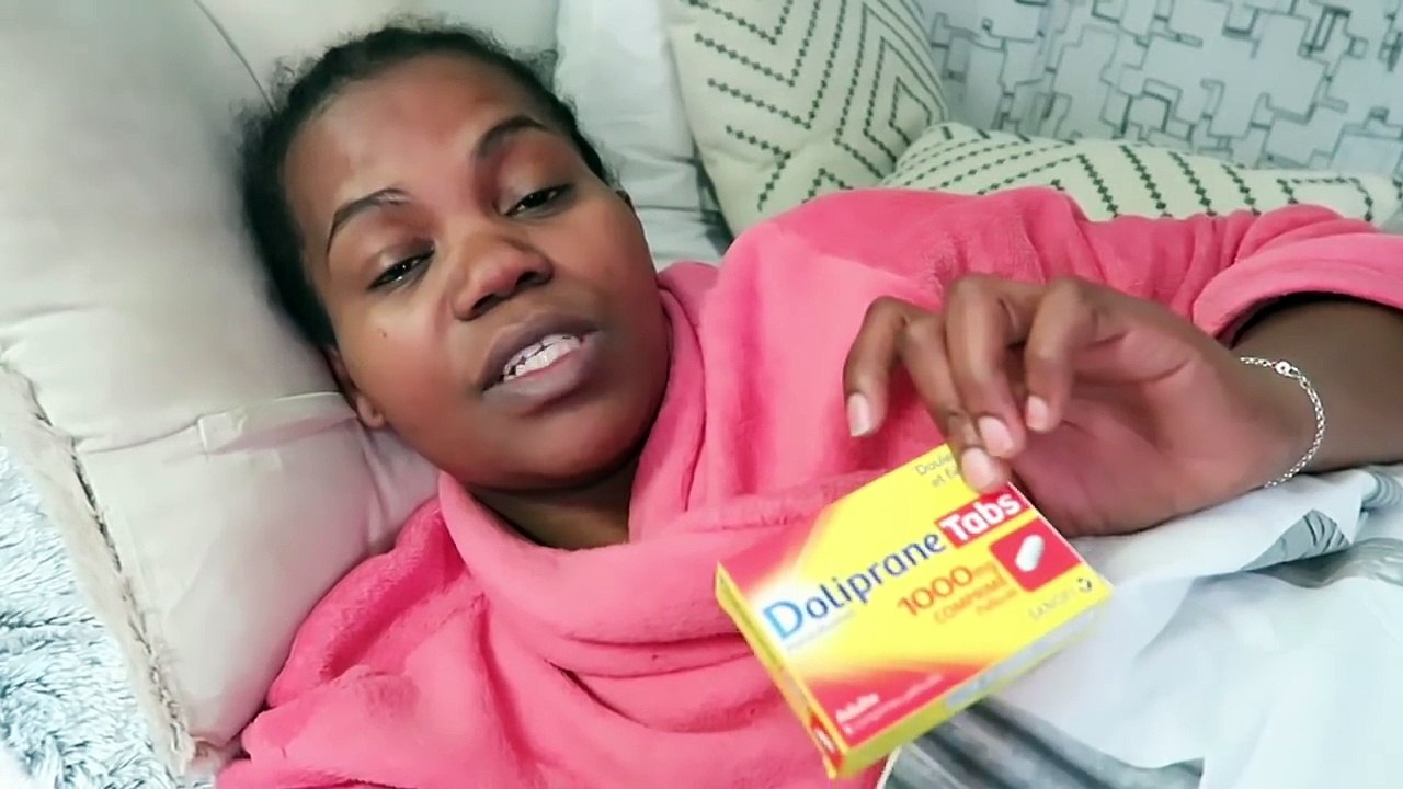 UN DIMANCHE MAMAN CLOUEE AU LIT POUR UN MAL DE DENTS