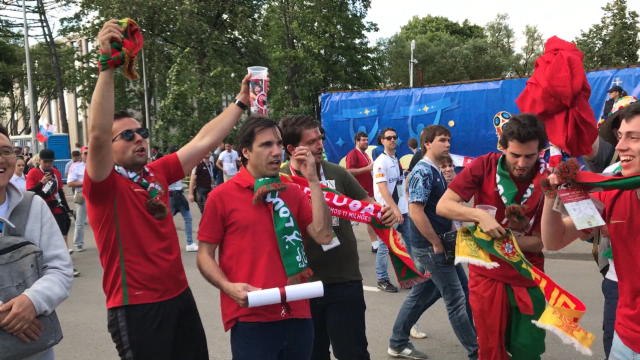 Le coin des supporters - Les fans portugais en admiration devant Cristiano Ronaldo
