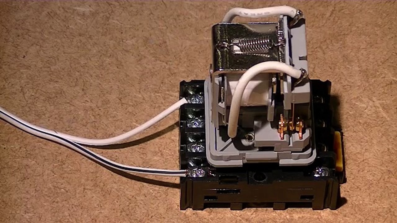 How a relay works