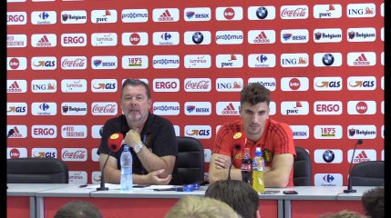 Meunier plaisante avec notre journaliste: "Il est venu pour poser des questions de merde"