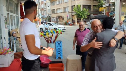 Bu milletvekili adayı bir başka çalışıyor...Ziyaret ettiği herkesten oy sözü alıyor