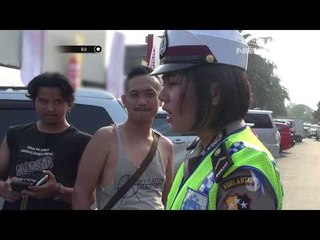 Bripda Tiara Memberikan Bantuannya Untuk Pemudik di KM 19