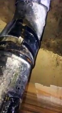 Un plombier a subit un drôle de dégât collatérale ! LOL