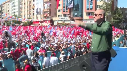 Cumhurbaşkanı Erdoğan, Yüzbinlerle Birlikte 'Dönemem Senin Yolundan' Şarkısını Söyledi