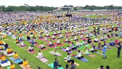 العالم يحيي اليوم العالمي لليوغا