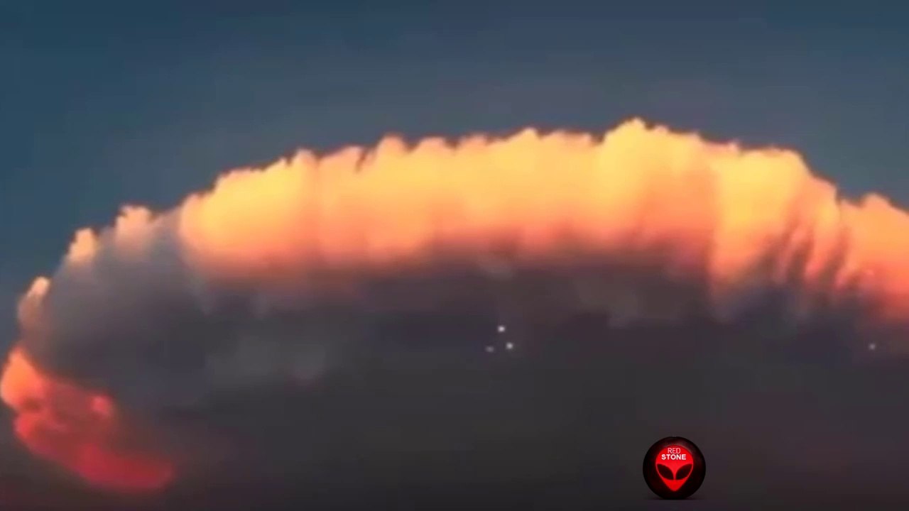 UFO Orbs flying around a very mysterious cloud in the skies of Mexico