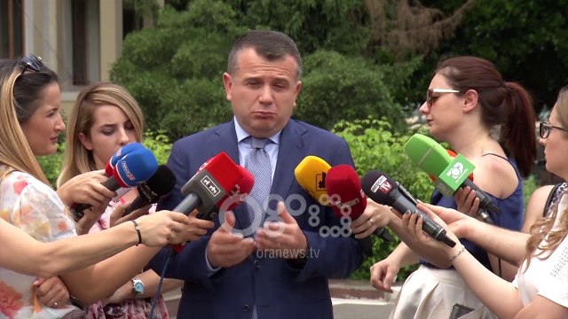 Ora News - Kamp refugjatësh? Basha: Rama po blen Europën me sirianët; Balla: S'kemi kapacitete