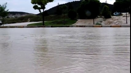 Kütahya'da Aniden Bastıran Sağanak Yağış Sele Neden Oldu