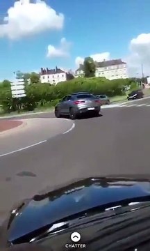 Ce mec a voulu trop faire le kéké sur ce rond point de Nantes