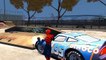 Spiderman el Hombre Araña conduce y juega con Rayo Mcqueen de Cars 2 Disney Pixar 3D