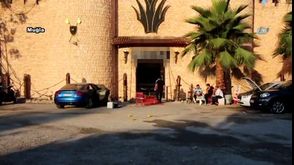 Ünlü Şarkıcı Hacer Tülü Silahlı Saldırı Kurbanı